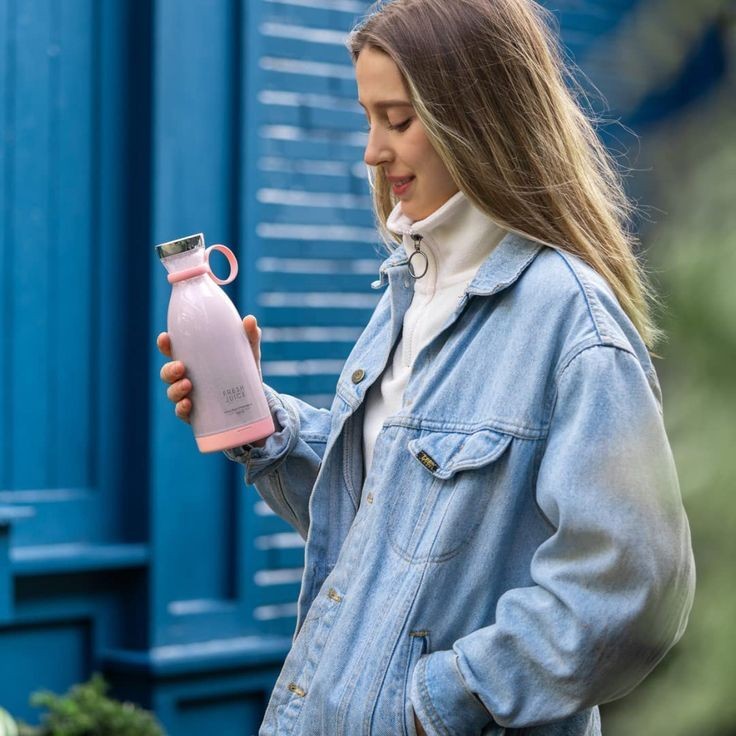 Portable bottle blender